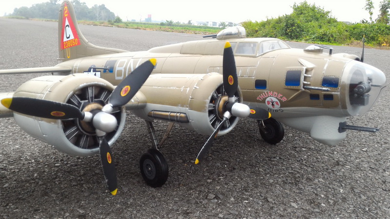 Model Review FREEWING HOBBY KING B 17 Flying Fortress 1600mm 